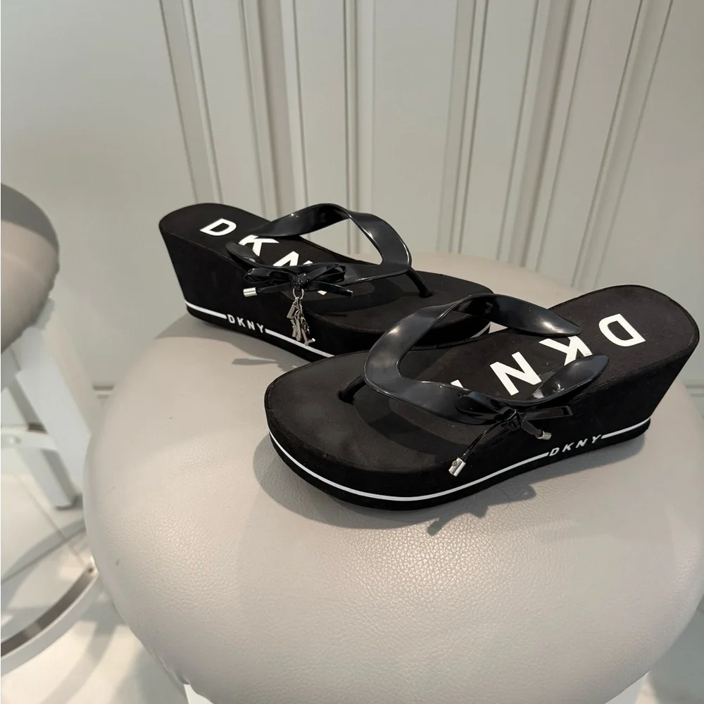 DKNY Black Flip Flop Sandals - Picture 3 of 5